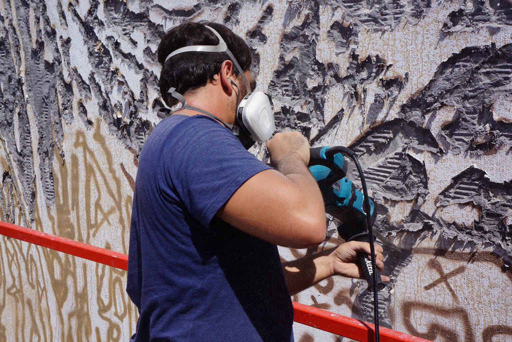 Vhils in action.