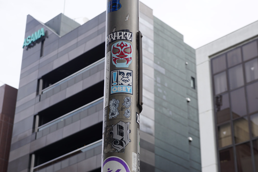 TokyoIllegal25-1xNews-Halopigg-1xRun-Graffiti-Obey